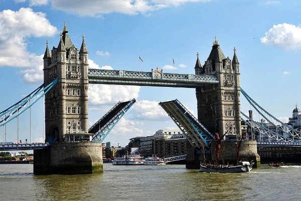 Studying in UK: Top universities, admission process, costs, and international student guide